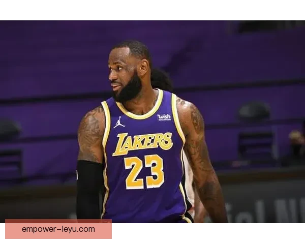 湖人逆转勇士詹姆斯关键三分点燃全场冲击季后赛席位形势再起波澜 湖人逆转勇士詹姆斯关键三分点燃全场冲击季后赛席位形势再起波澜