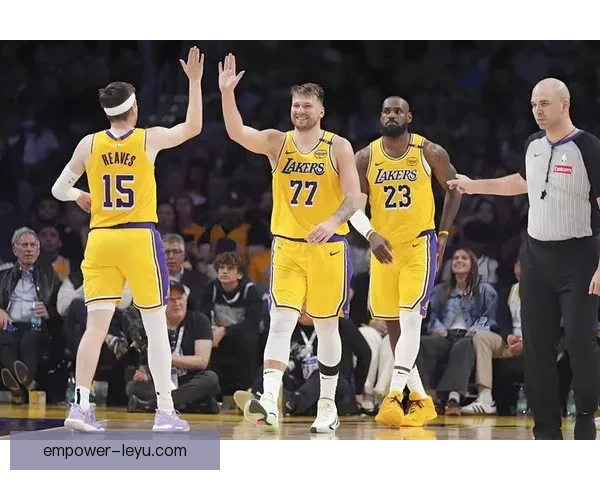 詹姆斯关键战爆发湖人季后赛前景再起波澜引发联盟热议未来走向成焦点