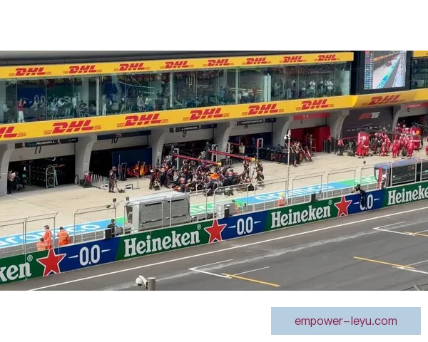 F1赛季精彩回顾：红牛强势夺冠 梅赛德斯与法拉利争斗激烈