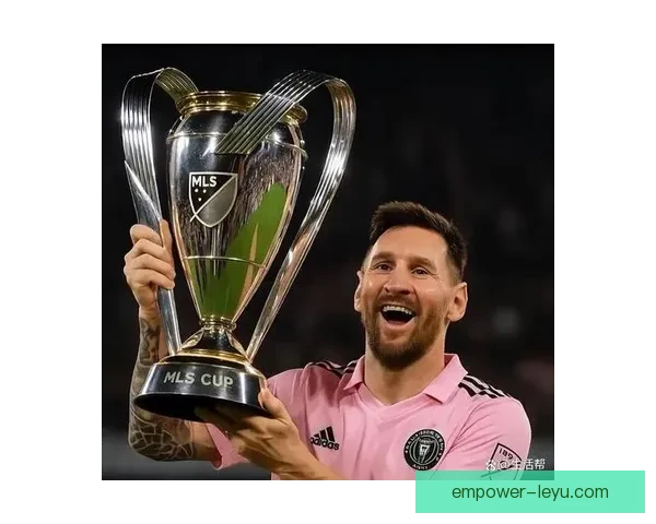 梅西加盟迈阿密国际后首次亮相迎来全场热烈掌声成为美国足球新篇章的象征