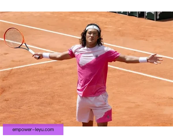 网球赛季进入高潮 新星崛起老将退役 赛场风云变幻引发热议