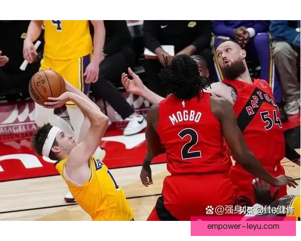 NBA最新激烈对决比分揭秘球员表现引爆赛场热情